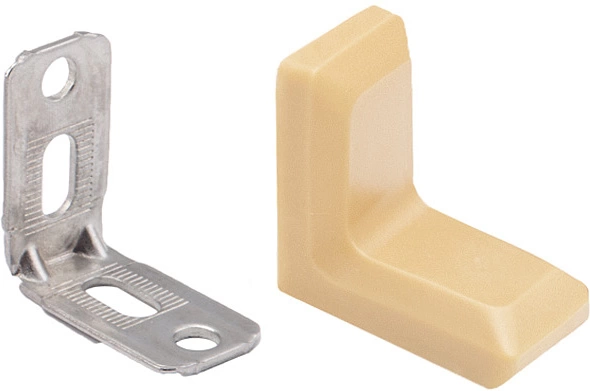 Уголок с металлической основой и пластиковой крышкой беж (уп/10шт) AKS - фото 1