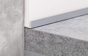 Соединяй красиво: стильные и надёжные планки для столешницы и скинали