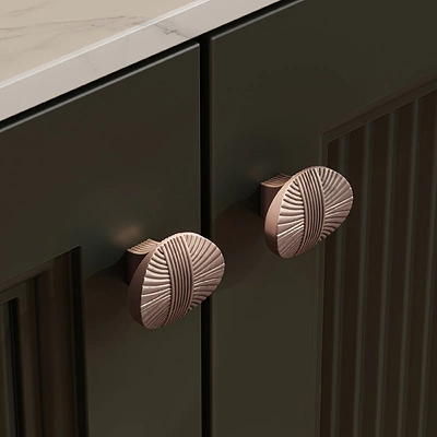 Ручка меб. кнопка мет. MAGIA матовая античная латунь AKS - фото 4