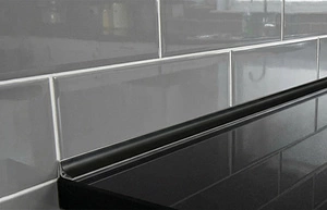 Тонкая грань совершенного стиля: узкие S-плинтусы 