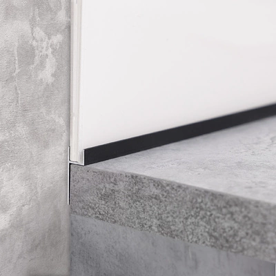 Планка-плинтус 6 черная матовая (L=3.0) AKS - фото 4